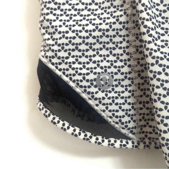 Lululemon Hotty Hot Short II *2.5" Monochromic White / Monochromic Black Size 8 - Picture 8 of 8